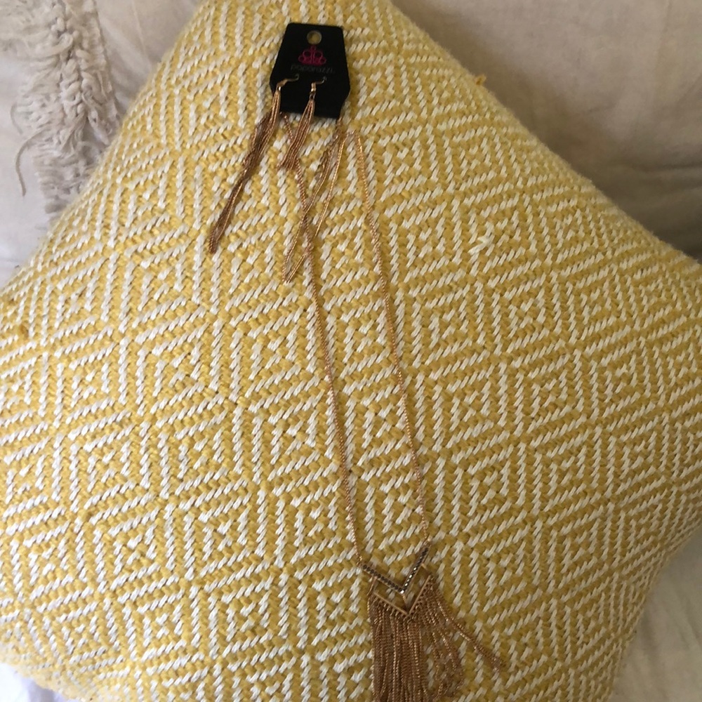 Gold Pendant Fringe Necklace